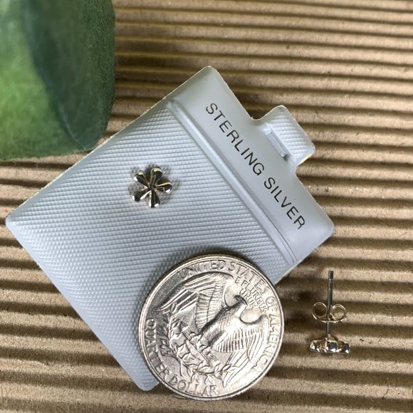 NEW Real Silver (not plated) Flower Earrings on Post - Picture 3 of 3